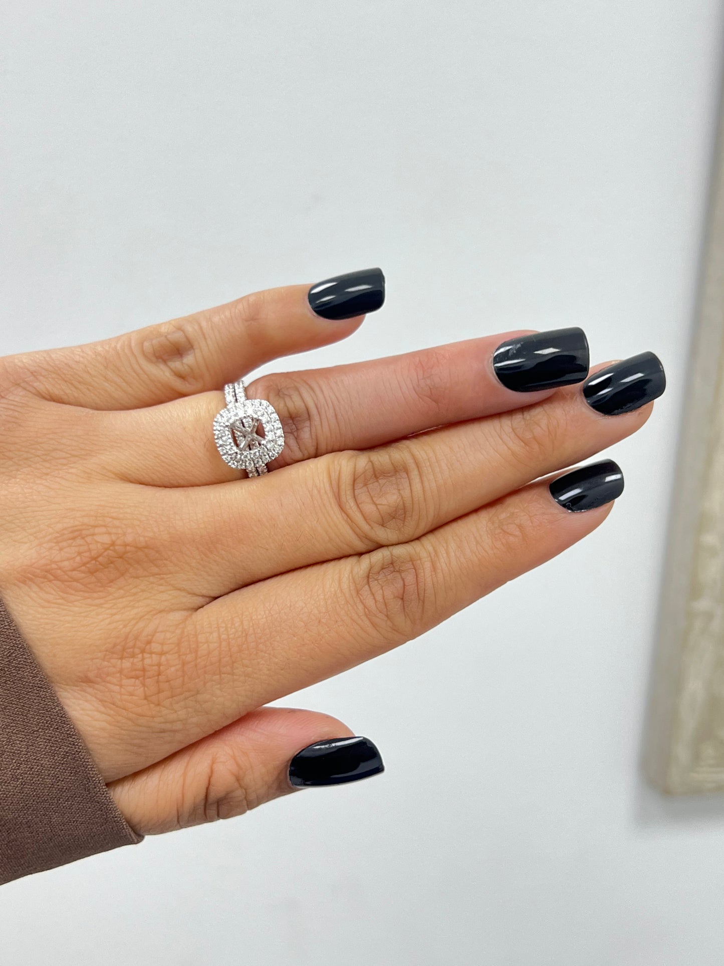 Elegant Customizable Diamond Halo Engagement Ring Setting (0.95ct)
