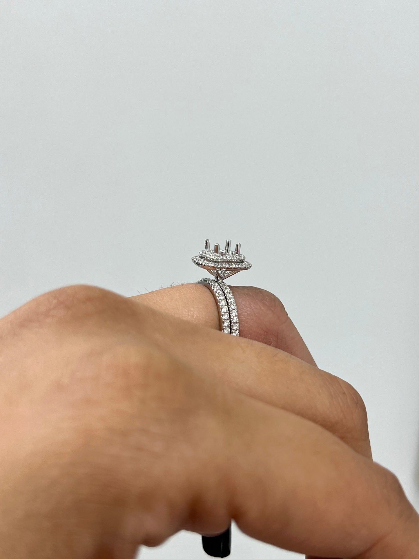 Elegant Customizable Diamond Halo Engagement Ring Setting (0.95ct)