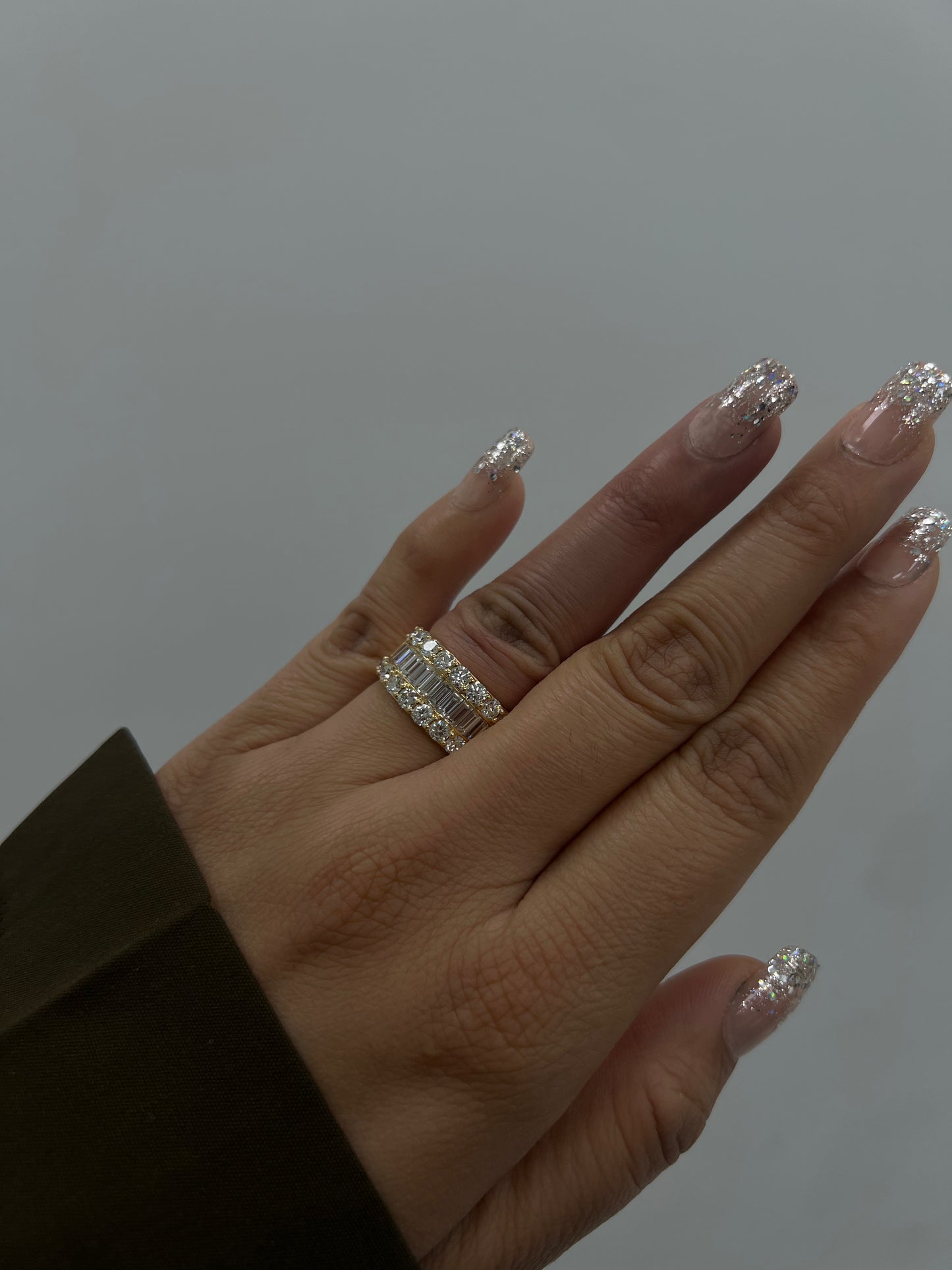 Elegant Gold and Diamond Ring-3.50 CTW