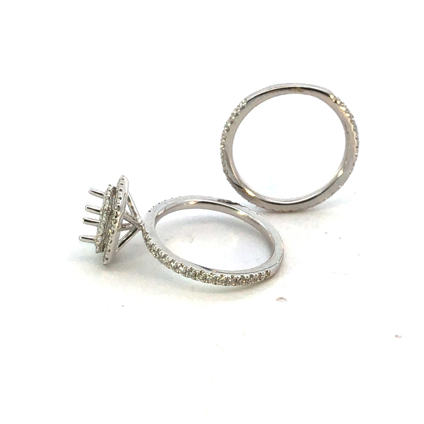 Elegant Customizable Diamond Halo Engagement Ring Setting (0.95ct)