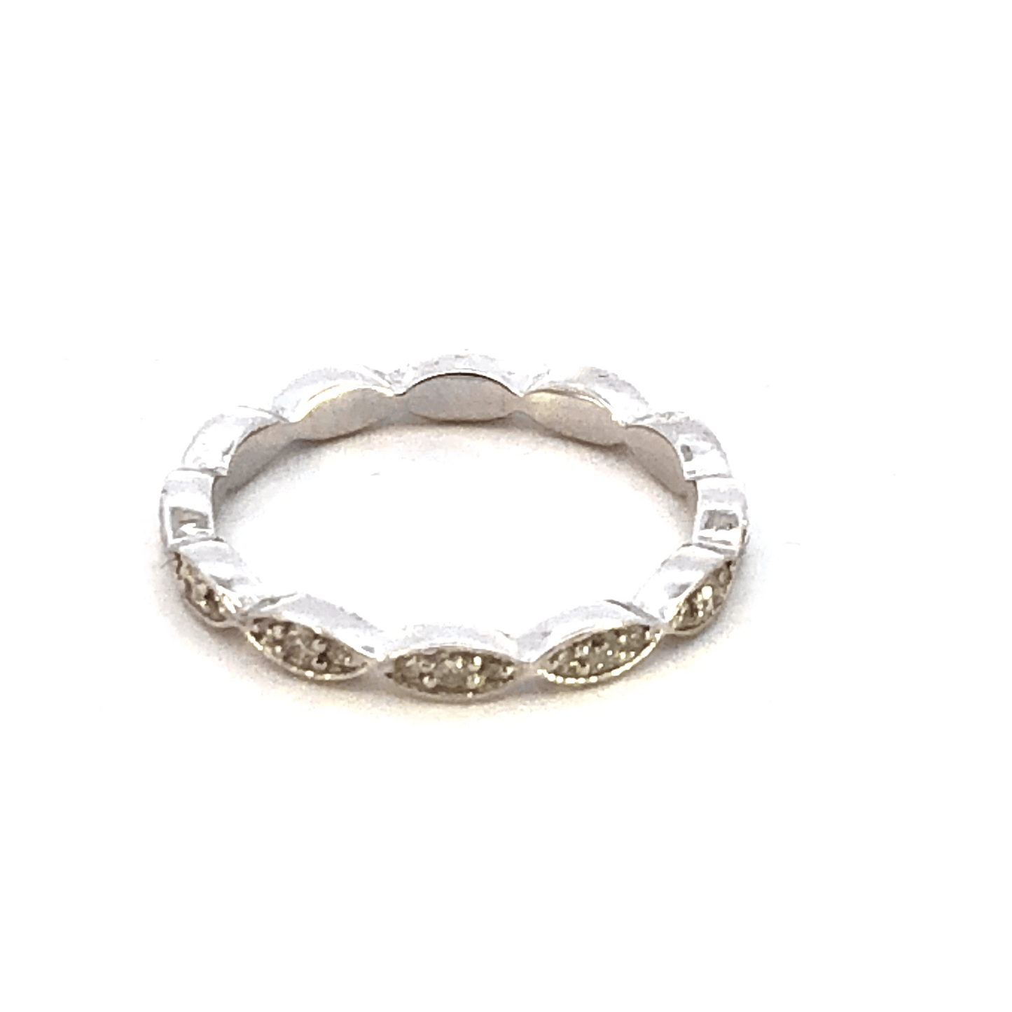 Elegant Silver Ring with Unique Design Diamond Weight: 0.28 ct