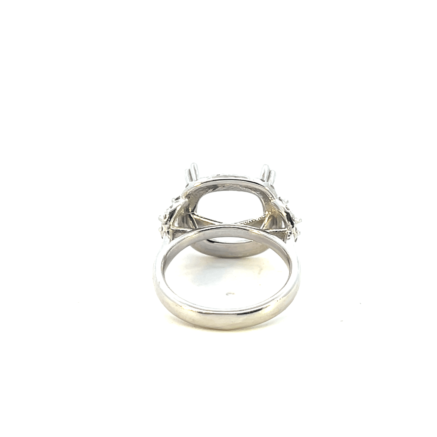 Elegant Silver Ring with Sparkling Accents – Diamond: 0.70 ct | Hidden Melee: 0.40 ct | 18K White Gold