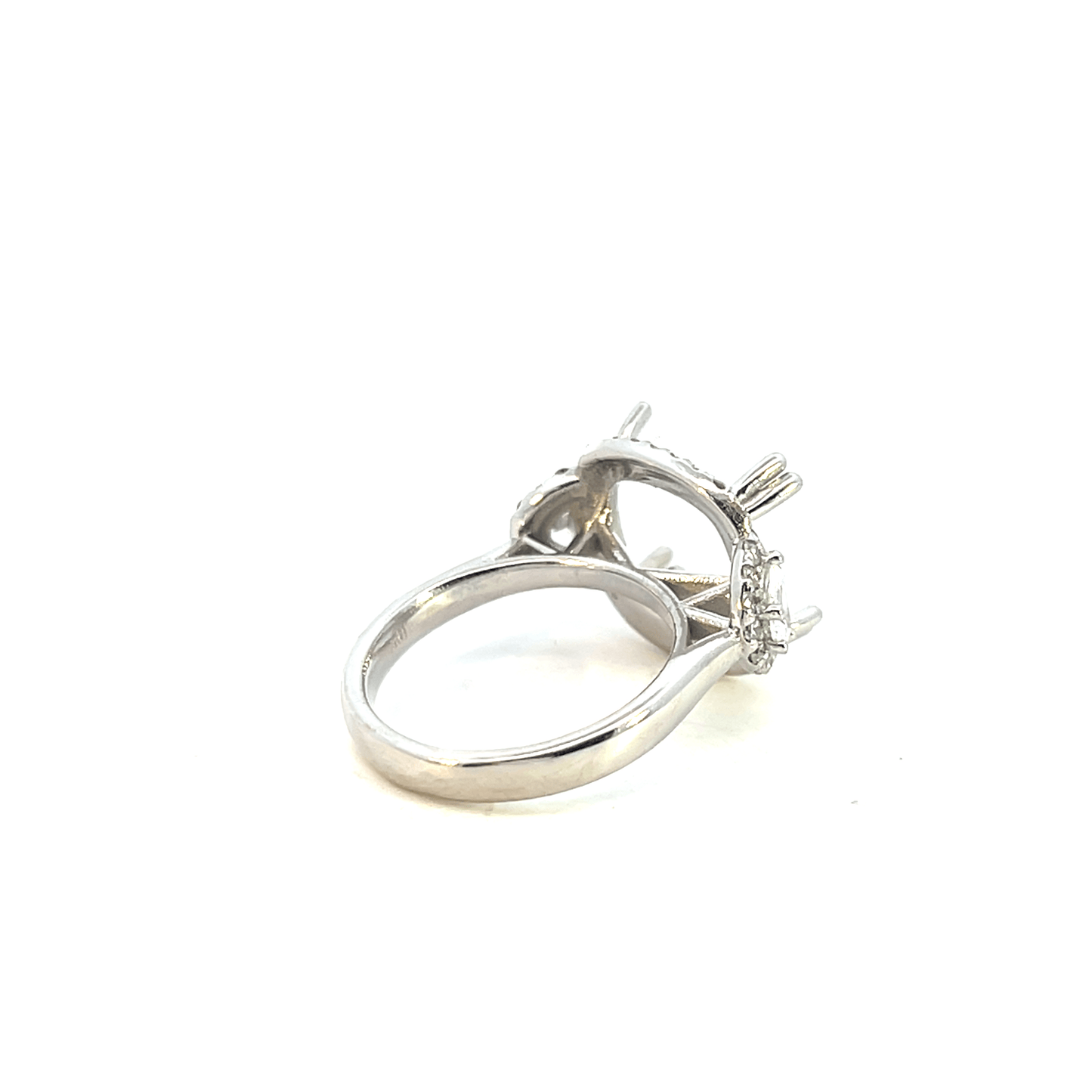 Elegant Silver Ring with Sparkling Accents – Diamond: 0.70 ct | Hidden Melee: 0.40 ct | 18K White Gold