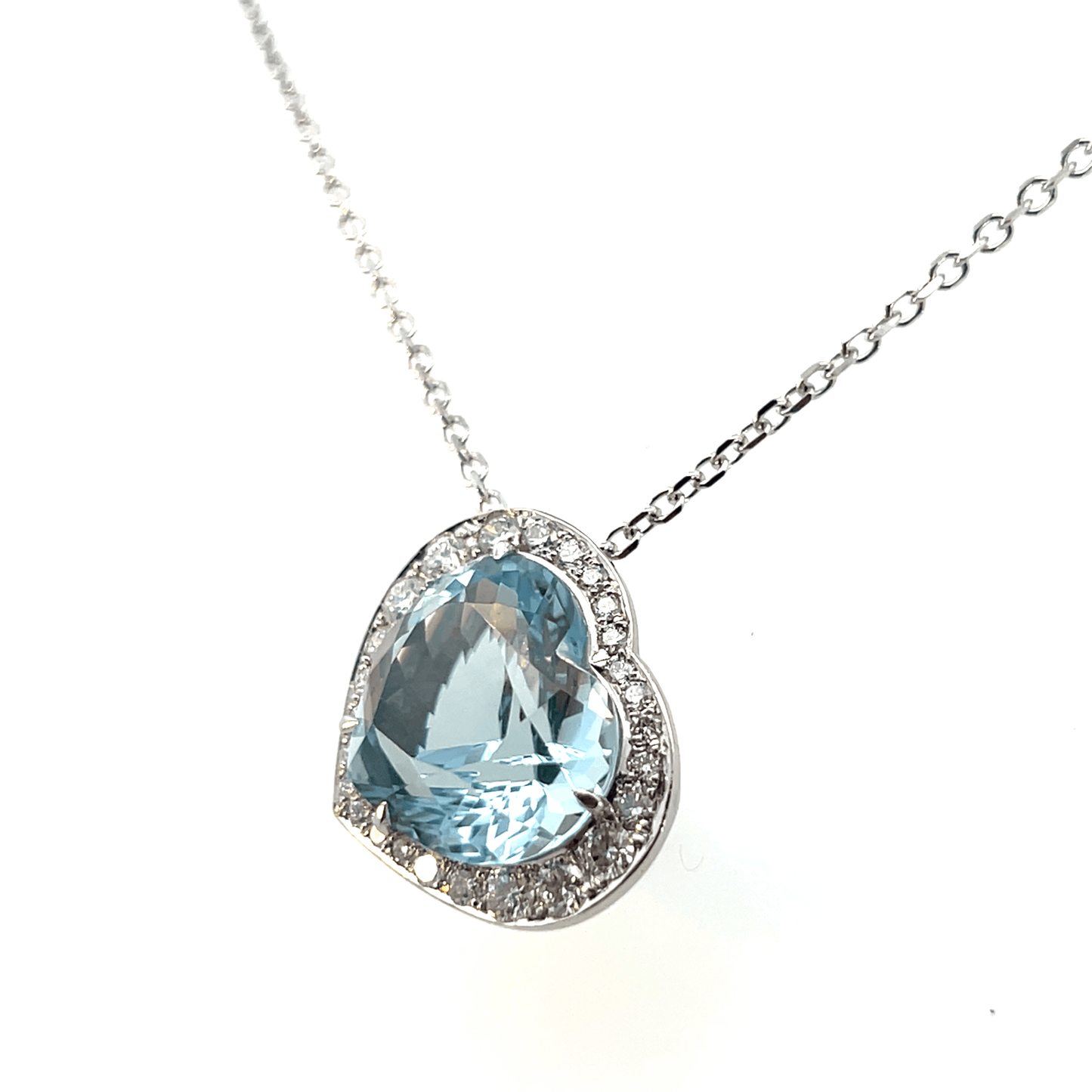 Enchanting Heart-Cut Aquamarine 8.30 carats & Diamond Pendant