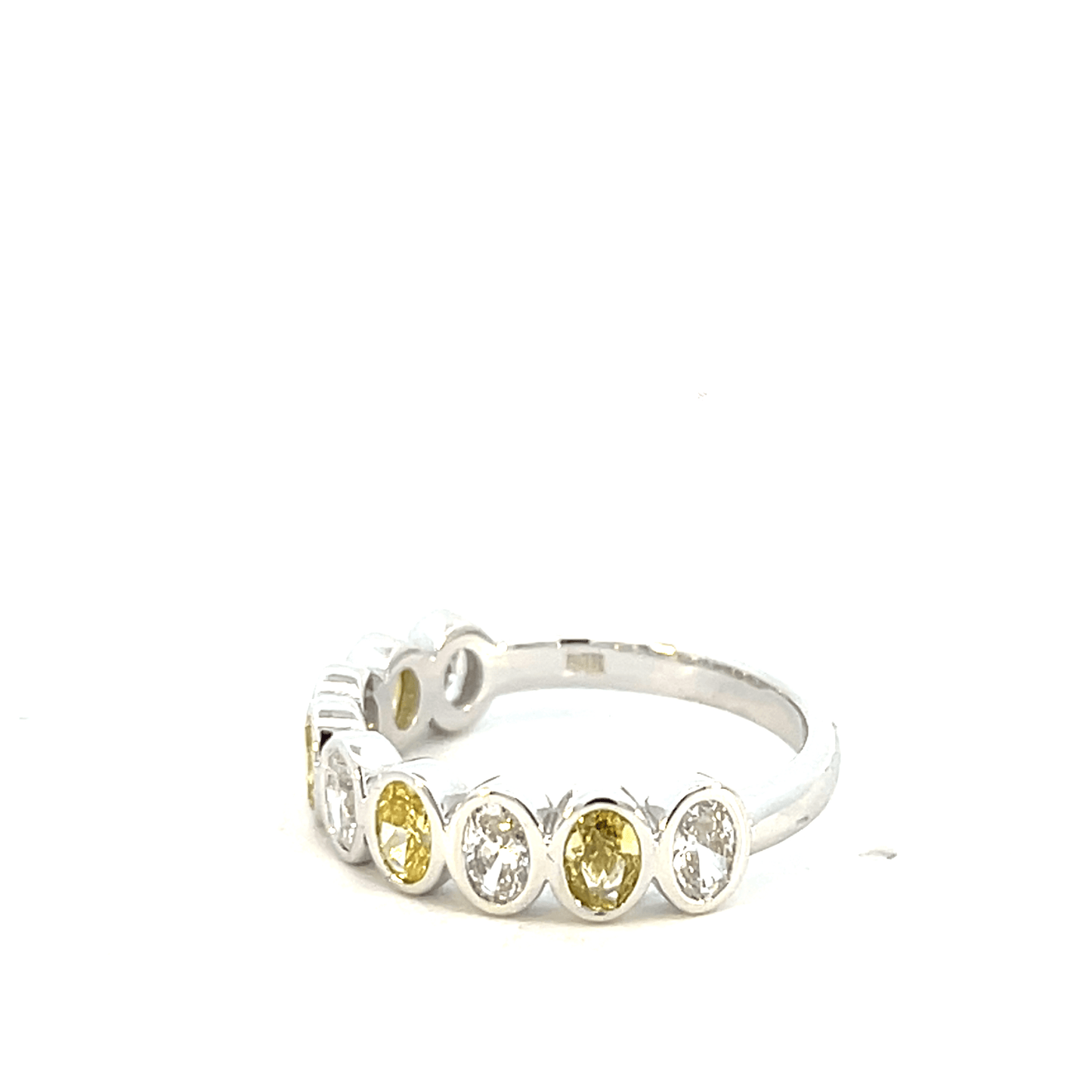 Elegant Two-Tone Oval Diamond Band