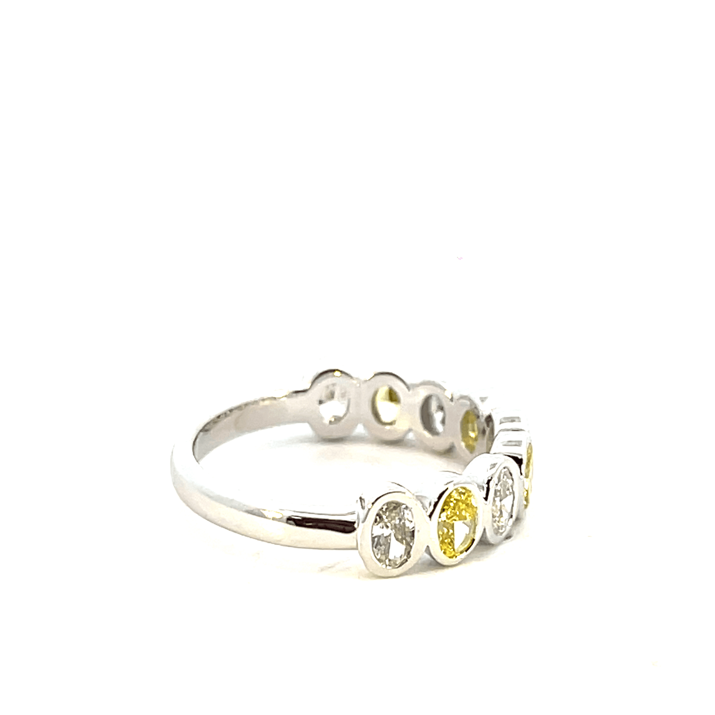 Elegant Two-Tone Oval Diamond Band