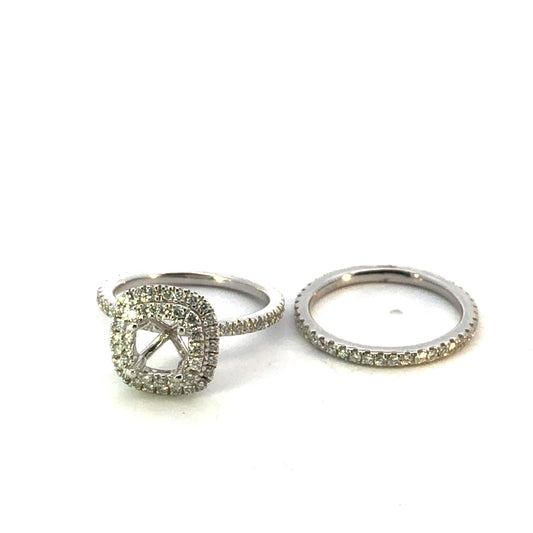 Elegant Customizable Diamond Halo Engagement Ring Setting (0.95ct)