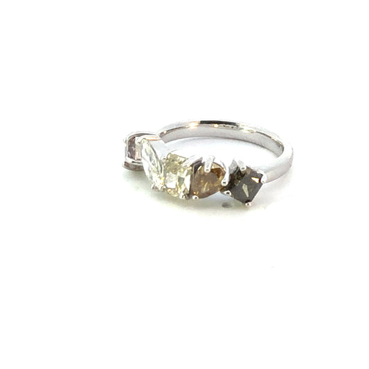 D2.81 ct 18k Gold Multi-Diamond Ring