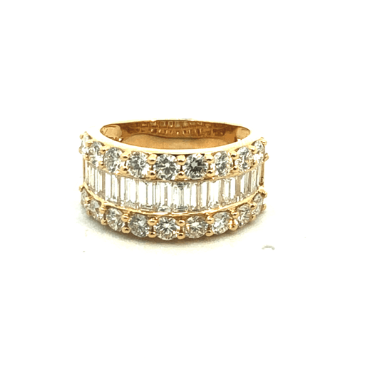 Elegant Gold and Diamond Ring-3.50 CTW