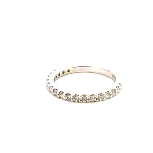 Elegant Diamond-Studded Ring Diamond Weight: 0.50 ct