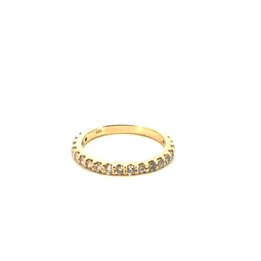 Elegant Gold Ring with Sparkling Stones Diamond Weight: 0.50 ct