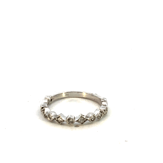 Elegant Diamond-Studded Ring Diamond Weight: 0.24 ct with 14k WG