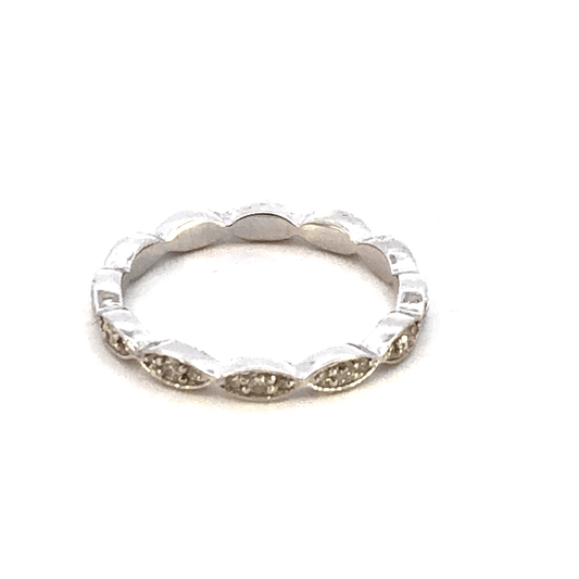 Elegant Silver Ring with Unique Design Diamond Weight: 0.28 ct