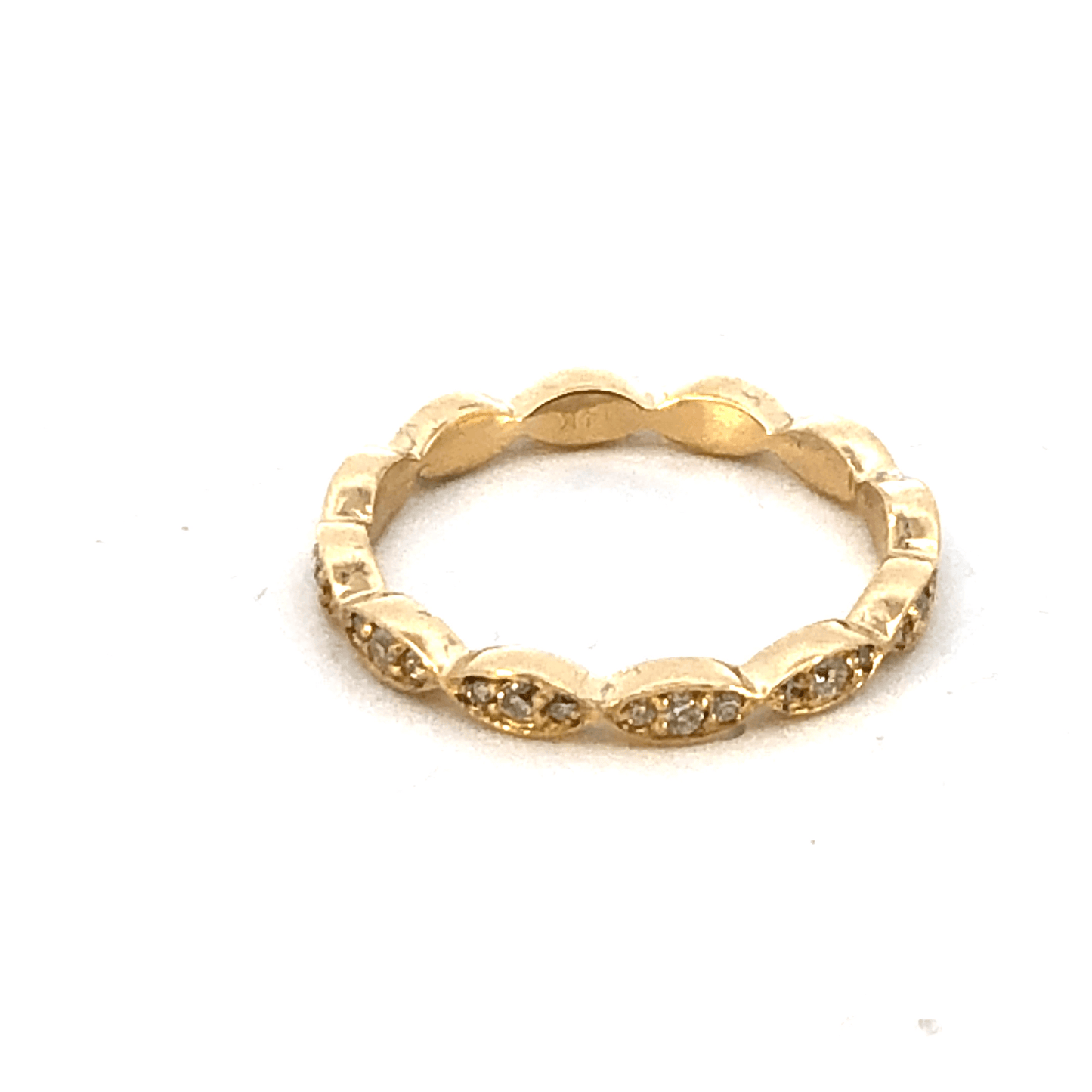 Elegant Gold Ring with Sparkling Details of 0.28 ct of shimmering diamonds,